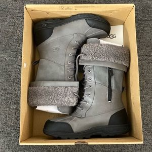 UGG  Kids Butte II CWR Charcoal Waterproof/Weather Boots Size 4